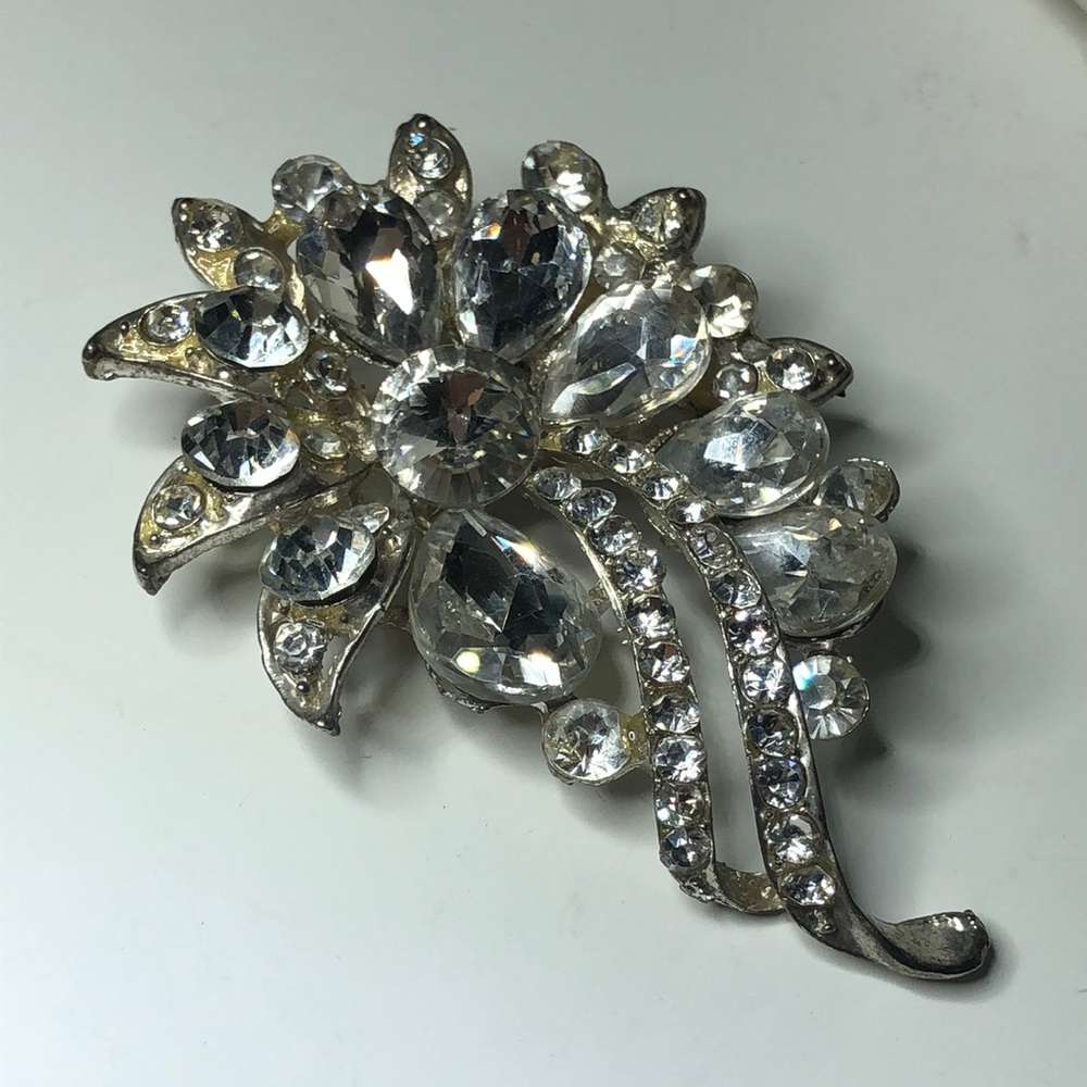 Crystal Flower pendant - Clear Rhinestone Silver Tone
